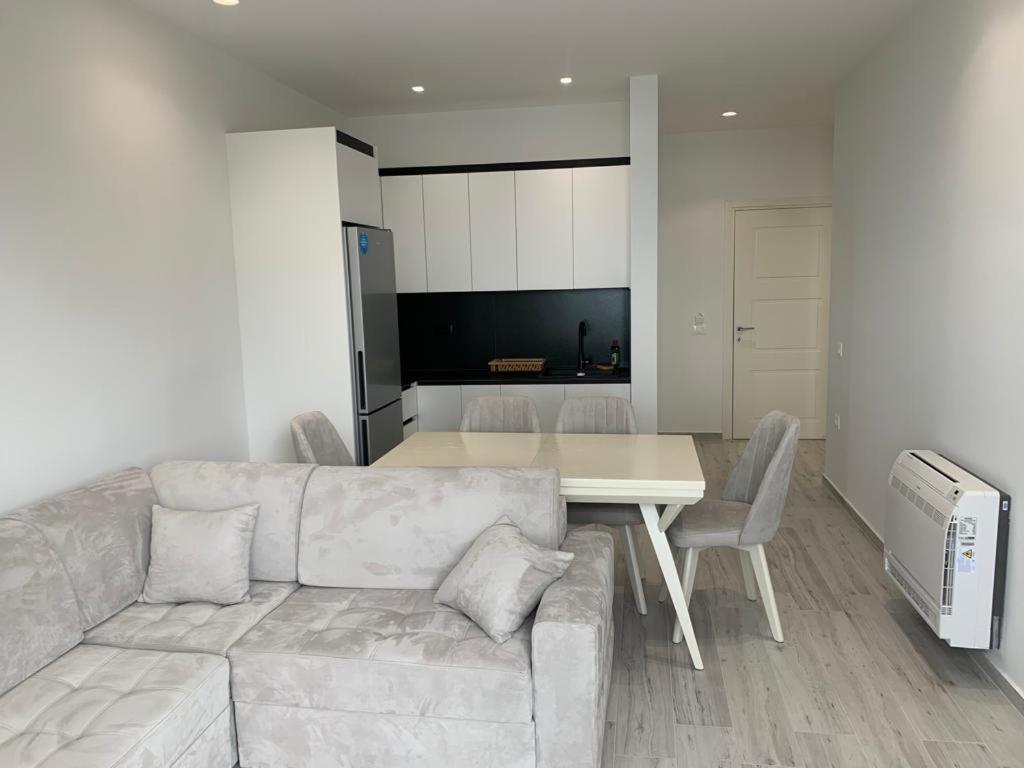 Delfin Apartments Sarande Exterior photo