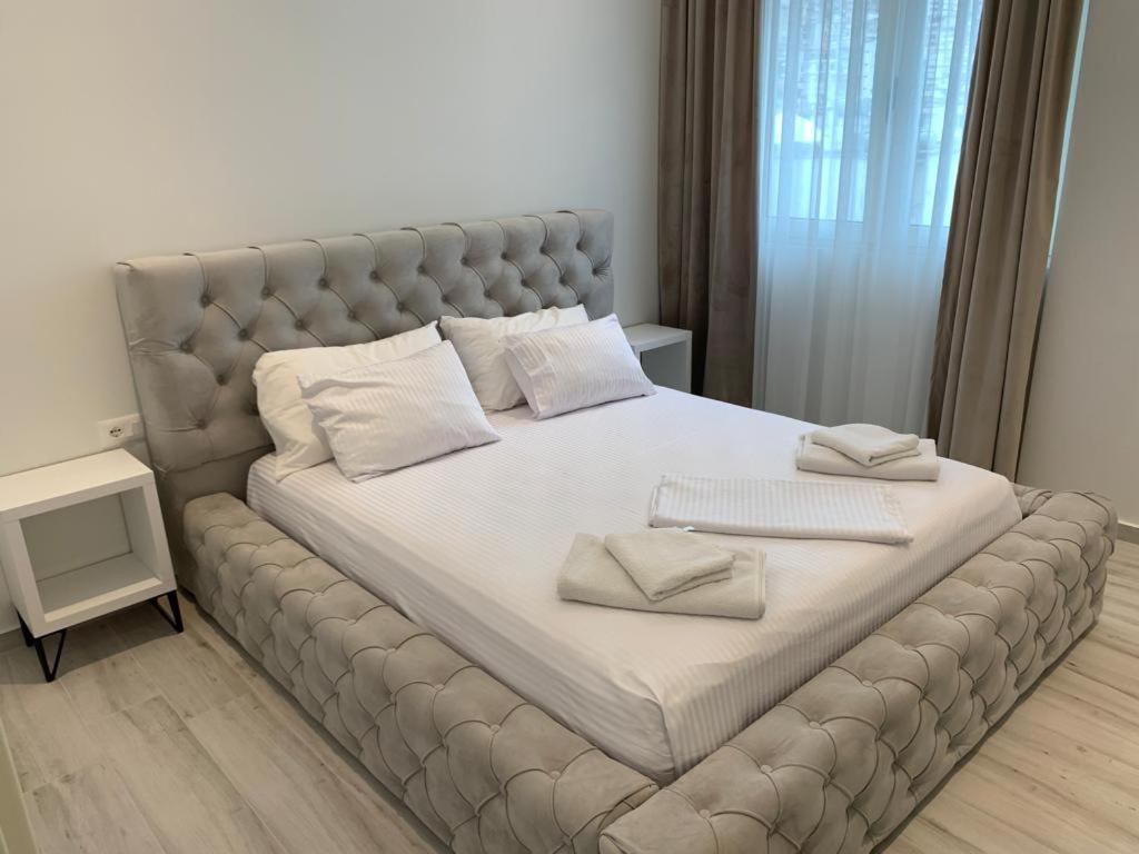 Delfin Apartments Sarande Exterior photo