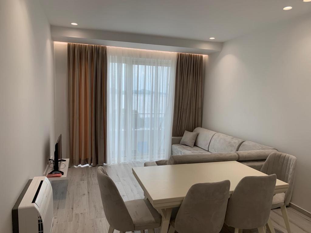Delfin Apartments Sarande Exterior photo